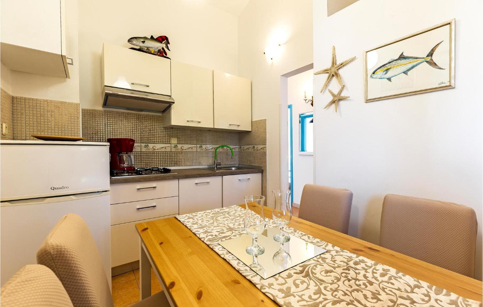 2 Bedroom Beautiful Apartment In פרמנטורה מראה חיצוני תמונה